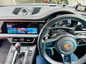 ポルシェ　車種別　マカン　アンドロイドナビ　Android デュアルモニター 12.3 12.5 12.8 テスラ　テスロイド　Youtube CarPlay カープレイ　iPhone ワイヤレス　Android Auto Googleマップ　グーグル　ヤフーカーナビ　クラリオン　純正ナビ　pcm パラメーラ　カイエン　911　2din bose macan porsche ナビ交換　カーナビ　コーディング　coding ポルシェ専用