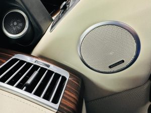 レンジローバー　純正メリディアン　メリディアン　meridian rang rover land rover ディスカバリー　ディフェンダー　ジャガー　センタースピーカー　カーオーディオ　CarPlay 音質　スピーカー交換　ドアスピーカー　スコーカー　ミッドレンジ　ワイドレンジ　ツイーター　ウーハー　dsp　通販　車種別　コネクター　カプラー　ハーネス　プラグアンドプレイ　あとづけ　後付け　ワイヤレス