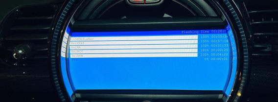 F54 BMW MINI スマホでセルフコーディング失敗して、純正ナビiDriveが再起動を繰り返す、エンジン不調、などの修理の方法