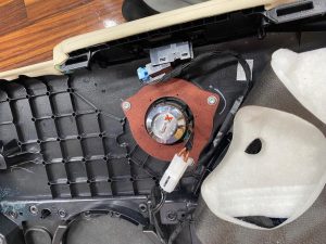 レンジローバー　純正メリディアン　メリディアン　meridian rang rover land rover ディスカバリー　ディフェンダー　ジャガー　センタースピーカー　カーオーディオ　CarPlay 音質　スピーカー交換　ドアスピーカー　スコーカー　ミッドレンジ　ワイドレンジ　ツイーター　ウーハー　dsp　通販　車種別　コネクター　カプラー　ハーネス　プラグアンドプレイ　あとづけ　後付け　ワイヤレス