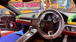 porsche 718 cayman pcm4 pcm5 pcm6 pcm7 ポルシェ ケイマン ボクスター 911 カレラ ボーズ サウンド bose sound burmester ブルメスター 純正ボーズ 純正bose スピーカー交換 ツイーター ウーハー ミッドレンジ スコーカー デッドニング CarPlay カーオーディオ カープレイ スピーカー交換 Mercury Car Audio HOT WIRED 名古屋 音質改善 音質向上