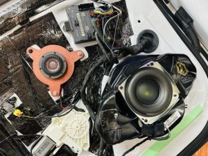 アウディ　純正　ボーズ　bose b&o バングアンドオルフセン　ボーズサウンド　スピーカー交換　スコーカー　ミッドレンジ　2インチ ワイドレンジドライバー　音質　カーオーディオ　CarPlay 通販　車種別　カプラー　プラグアンドプレイ　簡単取付　ハイエンド　カープレイ　デッドニング アウディ　a8 s8 s7 a7 a6 s6 q5 q7 q8 a4 a3 a2 a1 カーオーディオ専門店　名古屋　ホットワイヤード