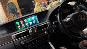 レクサス レクサス純正 純正ナビ 後付け CarPlay カープレイ ワイヤレス AVインターフェース インターフェース HDMI USB 映像入力 HDMI入力 動画再生 動画視聴 Fire TV Stick amazon アマゾン プライム ビデオ ネットリックス ミラーリング Youtube fulu tver フルスクリーン Bluetooth iPhone iPhone 17 16 15 14 google Googleマップ アプリ カーナビ ヤフー 名古屋 HOT WIRED
ホットワイヤード マクレビ スピーカー交換 カーオーディオ専門店 カープレイモジュール アンドロイド gs350 gs300 gs450 ls460 ls600