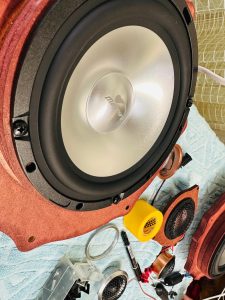 porsche 718 cayman pcm4 pcm5 pcm6 pcm7 ポルシェ ケイマン ボクスター 911 カレラ ボーズ サウンド bose sound burmester ブルメスター 純正ボーズ 純正bose スピーカー交換 ツイーター ウーハー ミッドレンジ スコーカー デッドニング CarPlay カーオーディオ カープレイ スピーカー交換 Mercury Car Audio HOT WIRED 名古屋 音質改善 音質向上