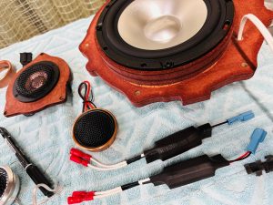 porsche 718 cayman pcm4 pcm5 pcm6 pcm7 ポルシェ ケイマン ボクスター 911 カレラ ボーズ サウンド bose sound burmester ブルメスター 純正ボーズ 純正bose スピーカー交換 ツイーター ウーハー ミッドレンジ スコーカー デッドニング CarPlay カーオーディオ カープレイ スピーカー交換 Mercury Car Audio HOT WIRED 名古屋 音質改善 音質向上