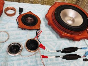 porsche 718 cayman pcm4 pcm5 pcm6 pcm7 ポルシェ ケイマン ボクスター 911 カレラ ボーズ サウンド bose sound burmester ブルメスター 純正ボーズ 純正bose スピーカー交換 ツイーター ウーハー ミッドレンジ スコーカー デッドニング CarPlay カーオーディオ カープレイ スピーカー交換 Mercury Car Audio HOT WIRED 名古屋 音質改善 音質向上