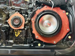 porsche 718 cayman pcm4 pcm5 pcm6 pcm7 ポルシェ ケイマン ボクスター 911 カレラ ボーズ サウンド bose sound burmester ブルメスター 純正ボーズ 純正bose スピーカー交換 ツイーター ウーハー ミッドレンジ スコーカー デッドニング CarPlay カーオーディオ カープレイ スピーカー交換 Mercury Car Audio HOT WIRED 名古屋 音質改善 音質向上
