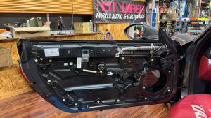 porsche 718 cayman pcm4 pcm5 pcm6 pcm7 ポルシェ ケイマン ボクスター 911 カレラ ボーズ サウンド bose sound burmester ブルメスター 純正ボーズ 純正bose スピーカー交換 ツイーター ウーハー ミッドレンジ スコーカー デッドニング CarPlay カーオーディオ カープレイ スピーカー交換 Mercury Car Audio HOT WIRED 名古屋 音質改善 音質向上