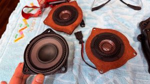 porsche 718 cayman pcm4 pcm5 pcm6 pcm7 ポルシェ ケイマン ボクスター 911 カレラ ボーズ サウンド bose sound burmester ブルメスター 純正ボーズ 純正bose スピーカー交換 ツイーター ウーハー ミッドレンジ スコーカー デッドニング CarPlay カーオーディオ カープレイ スピーカー交換 Mercury Car Audio HOT WIRED 名古屋 音質改善 音質向上