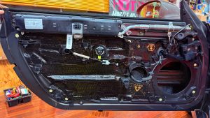 porsche 718 cayman pcm4 pcm5 pcm6 pcm7 ポルシェ ケイマン ボクスター 911 カレラ ボーズ サウンド bose sound burmester ブルメスター 純正ボーズ 純正bose スピーカー交換 ツイーター ウーハー ミッドレンジ スコーカー デッドニング CarPlay カーオーディオ カープレイ スピーカー交換 Mercury Car Audio HOT WIRED 名古屋 音質改善 音質向上