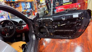 porsche 718 cayman pcm4 pcm5 pcm6 pcm7 ポルシェ ケイマン ボクスター 911 カレラ ボーズ サウンド bose sound burmester ブルメスター 純正ボーズ 純正bose スピーカー交換 ツイーター ウーハー ミッドレンジ スコーカー デッドニング CarPlay カーオーディオ カープレイ スピーカー交換 Mercury Car Audio HOT WIRED 名古屋 音質改善 音質向上