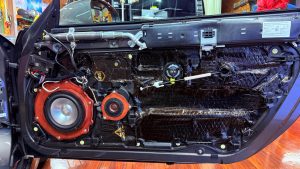 porsche 718 cayman pcm4 pcm5 pcm6 pcm7 ポルシェ ケイマン ボクスター 911 カレラ ボーズ サウンド bose sound burmester ブルメスター 純正ボーズ 純正bose スピーカー交換 ツイーター ウーハー ミッドレンジ スコーカー デッドニング CarPlay カーオーディオ カープレイ スピーカー交換 Mercury Car Audio HOT WIRED 名古屋 音質改善 音質向上