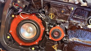 porsche 718 cayman pcm4 pcm5 pcm6 pcm7 ポルシェ ケイマン ボクスター 911 カレラ ボーズ サウンド bose sound burmester ブルメスター 純正ボーズ 純正bose スピーカー交換 ツイーター ウーハー ミッドレンジ スコーカー デッドニング CarPlay カーオーディオ カープレイ スピーカー交換 Mercury Car Audio HOT WIRED 名古屋 音質改善 音質向上