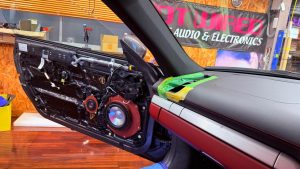 porsche 718 cayman pcm4 pcm5 pcm6 pcm7 ポルシェ ケイマン ボクスター 911 カレラ ボーズ サウンド bose sound burmester ブルメスター 純正ボーズ 純正bose スピーカー交換 ツイーター ウーハー ミッドレンジ スコーカー デッドニング CarPlay カーオーディオ カープレイ スピーカー交換 Mercury Car Audio HOT WIRED 名古屋 音質改善 音質向上