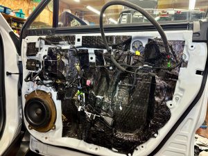 lexus lbx レクサス　純正　Mark Levinson マークレビンソン　スピーカー交換　音質　unity スピーカー　ツイーター　高音　低音　センタースピーカー　ダッシュボード　ドアスピーカー　ウーハー　サブウーハー　マクレビ　ワイドレンジ　フルレンジ　2インチ ワイドレンジドライバー　AudioCircle Audible Physics Mercury Car Audio HOT WIRED ホットワイヤード　名古屋　カーオーディオ　カーオーディオ専門店
ユニティ デッドニング　調音施工　防音　防振　制振　断熱