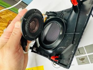 lexus lbx レクサス　純正　Mark Levinson マークレビンソン　スピーカー交換　音質　unity スピーカー　ツイーター　高音　低音　センタースピーカー　ダッシュボード　ドアスピーカー　ウーハー　サブウーハー　マクレビ　ワイドレンジ　フルレンジ　2インチ ワイドレンジドライバー　AudioCircle Audible Physics Mercury Car Audio HOT WIRED ホットワイヤード　名古屋　カーオーディオ　カーオーディオ専門店
ユニティ