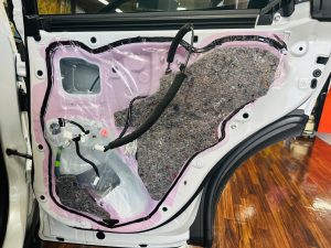 lexus lbx レクサス　純正　Mark Levinson マークレビンソン　スピーカー交換　音質　unity スピーカー　ツイーター　高音　低音　センタースピーカー　ダッシュボード　ドアスピーカー　ウーハー　サブウーハー　マクレビ　ワイドレンジ　フルレンジ　2インチ ワイドレンジドライバー　AudioCircle Audible Physics Mercury Car Audio HOT WIRED ホットワイヤード　名古屋　カーオーディオ　カーオーディオ専門店
ユニティ