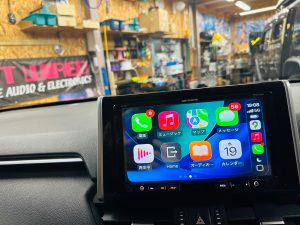 カーナビ 社外品 純正ナビ 外部入力 aux hdmi rca あとづけ 後付け CarPlay カープレイ Android Auto アンドロイド スマホ ミラーリング 汎用 ワイヤレス iPhone Youtube airplay airdrop ユーチューブ 動画 再生 視聴 動画アプリ Googleマップ トヨタ rav4 パイオニア カロッツエリア