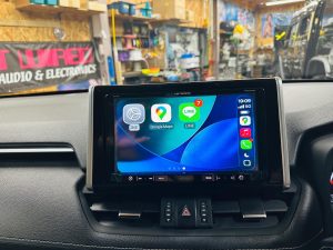 カーナビ 社外品 純正ナビ 外部入力 aux hdmi rca あとづけ 後付け CarPlay カープレイ Android Auto アンドロイド スマホ ミラーリング 汎用 ワイヤレス iPhone Youtube airplay airdrop ユーチューブ 動画 再生 視聴 動画アプリ Googleマップ トヨタ rav4 パイオニア カロッツエリア