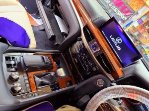 レクサス 純正ナビ 後付け あとづけ ワイヤレス CarPlay カープレイ アンドロイドオート Android Auto ミラーリング airplay hdmi firetv amazon apple iphone Fire TV Stick ファイヤーtv lexus LX570 ランクル 200ランドクルーザー 200系 トヨタ純正ナビ レクサス純正ナビ HDIM入力 動画 映像入力 ビデオ入力 外部入力 ブルーレイ Netflix fulu プライムビデオ アマゾン Youtube ameba tver disney+ googl Googleマップ グーグルマップ ミラーリング avインターフェース カーナビ アップル 映像 名古屋 ホットワイヤード