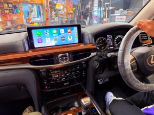 レクサス　純正ナビ　後付け　あとづけ　ワイヤレス　CarPlay カープレイ　アンドロイドオート　Android Auto ミラーリング　airplay hdmi firetv amazon apple iphone Fire TV Stick ファイヤーtv lexus LX570 ランクル　200ランドクルーザー　200系　トヨタ純正ナビ　レクサス純正ナビ　HDIM入力　動画　映像入力　ビデオ入力　外部入力　ブルーレイ　Netflix fulu プライムビデオ　アマゾン　Youtube ameba tver disney+ googl Googleマップ　グーグルマップ　ミラーリング　avインターフェース　　カーナビ　アップル　映像　名古屋　ホットワイヤード