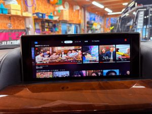 レクサス　純正ナビ　後付け　あとづけ　ワイヤレス　CarPlay カープレイ　アンドロイドオート　Android Auto ミラーリング　airplay hdmi firetv amazon apple iphone Fire TV Stick ファイヤーtv lexus LX570 ランクル　200ランドクルーザー　200系　トヨタ純正ナビ　レクサス純正ナビ　HDIM入力　動画　映像入力　ビデオ入力　外部入力　ブルーレイ　Netflix fulu プライムビデオ　アマゾン　Youtube ameba tver disney+ googl Googleマップ　グーグルマップ　ミラーリング　avインターフェース　　カーナビ　アップル　映像　名古屋　ホットワイヤード