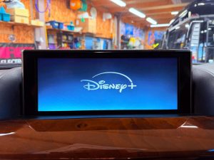 レクサス　純正ナビ　後付け　あとづけ　ワイヤレス　CarPlay カープレイ　アンドロイドオート　Android Auto ミラーリング　airplay hdmi firetv amazon apple iphone Fire TV Stick ファイヤーtv lexus LX570 ランクル　200ランドクルーザー　200系　トヨタ純正ナビ　レクサス純正ナビ　HDIM入力　動画　映像入力　ビデオ入力　外部入力　ブルーレイ　Netflix fulu プライムビデオ　アマゾン　Youtube ameba tver disney+ googl Googleマップ　グーグルマップ　ミラーリング　avインターフェース　　カーナビ　アップル　映像　名古屋　ホットワイヤード