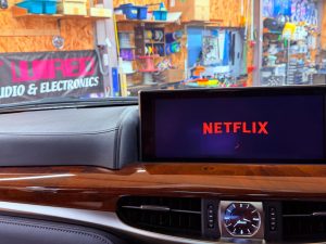 レクサス 純正ナビ 後付け あとづけ ワイヤレス CarPlay カープレイ アンドロイドオート Android Auto ミラーリング airplay hdmi firetv amazon apple iphone Fire TV Stick ファイヤーtv lexus LX570 ランクル 200ランドクルーザー 200系 トヨタ純正ナビ レクサス純正ナビ HDIM入力 動画 映像入力 ビデオ入力 外部入力 ブルーレイ Netflix fulu プライムビデオ アマゾン Youtube ameba tver disney+ googl Googleマップ グーグルマップ ミラーリング avインターフェース カーナビ アップル 映像 名古屋 ホットワイヤード