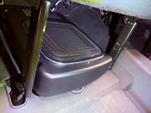 ジープ　ラングラー　カーオーディオ　スピーカー　サブウーハー　音質　アップグレード　jeep wrangler jl jk ワイドレンジ　サウンドバー　ウーハー　ツイーター　スピーカー交換　kicker rockford 車種別専用　通販　限定車　限定色　41th sports rubicon ルビコン　スポーツ　パワードウーハー　アンプ内蔵サブウーハー　Mercury Car Audio マーキュリー　HOT WIRED ホットワイヤード　8インチ　スクエア　四角いサブウーハー　mcr-805 dsp8.4hd dsp内蔵