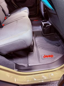 ジープ ラングラー カーオーディオ スピーカー サブウーハー 音質 アップグレード jeep wrangler jl jk ワイドレンジ サウンドバー ウーハー ツイーター スピーカー交換 kicker rockford 車種別専用 通販 限定車 限定色 41th sports rubicon ルビコン スポーツ パワードウーハー アンプ内蔵サブウーハー Mercury Car Audio マーキュリー HOT WIRED ホットワイヤード 8インチ スクエア 四角いサブウーハー mcr-805 dsp8.4hd dsp内蔵 シート下に取付 シンデレラフィット