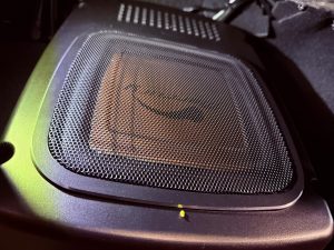 ジープ ラングラー カーオーディオ スピーカー サブウーハー 音質 アップグレード jeep wrangler jl jk ワイドレンジ サウンドバー ウーハー ツイーター スピーカー交換 kicker rockford 車種別専用 通販 限定車 限定色 41th sports rubicon ルビコン スポーツ パワードウーハー アンプ内蔵サブウーハー Mercury Car Audio マーキュリー HOT WIRED ホットワイヤード 8インチ スクエア 四角いサブウーハー mcr-805 dsp8.4hd dsp内蔵 シート下に取付 シンデレラフィット