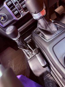 ジープ　ラングラー　カーオーディオ　スピーカー　サブウーハー　音質　アップグレード　jeep wrangler jl jk ワイドレンジ　サウンドバー　ウーハー　ツイーター　スピーカー交換　kicker rockford 車種別専用　通販　限定車　限定色　41th sports rubicon ルビコン　スポーツ　パワードウーハー　アンプ内蔵サブウーハー　Mercury Car Audio マーキュリー　HOT WIRED ホットワイヤード　8インチ　スクエア　四角いサブウーハー　mcr-805 dsp8.4hd dsp内蔵