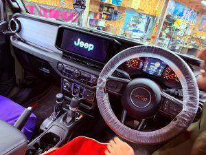 ジープ ラングラー カーオーディオ スピーカー サブウーハー 音質 アップグレード jeep wrangler jl jk ワイドレンジ サウンドバー ウーハー ツイーター スピーカー交換 kicker rockford 車種別専用 通販 限定車 限定色 41th sports rubicon ルビコン スポーツ パワードウーハー アンプ内蔵サブウーハー Mercury Car Audio マーキュリー HOT WIRED ホットワイヤード 8インチ スクエア 四角いサブウーハー mcr-805 dsp8.4hd dsp内蔵