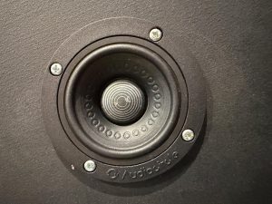AudioCircle オーディオサークル rainbow 2インチ ワイドレンジドライバー　2inch 3icnh HL-M2 ハイエンド　カーオーディオ　bose対応 Mark Levinson マークレビンソン　メーカー純正　純正　プレミアムカーオーディオ　ダッシュボード　センタースピーカー　unity ワイドディスパーション　スコーカー　フルレンジ　ミッドレンジ　コアキシャル　kicker 車種別　トヨタ純正JBL ハーマンカードン　Harman kardon burmester meridian bose focal b&w b&o バウワース　ウィルキンス　Bang & Olufsen バングアンドオルフセン　ブルメスター　スピーカー交換　アップグレード　スピーカー　カーオーディオ専門店　通販　抵抗値　インピーダンス　位相　フェーズ　