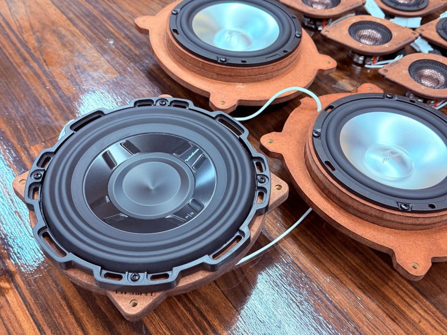 LEXUS RX レクサス純正マークレビンソン専用 サブウーハーアップグレードキットのご紹介