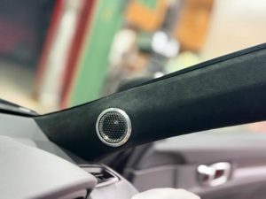 シビック　タイプr civic type r スピーカー交換　カーオーディオ　音質　向上　改善　ツイーター　デッドニング　dsp 車種別　専用　インナーバッフル　ツイーター埋め込み　スエード　アルカンターラ　内装　音調整　サウンドセッティング　Mercury Car Audio マーキュリー　m62 HOT WIRED ホットワイヤード　キッカー kicker