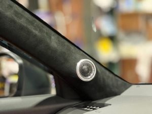 シビック　タイプr civic type r スピーカー交換　カーオーディオ　音質　向上　改善　ツイーター　デッドニング　dsp 車種別　専用　インナーバッフル　ツイーター埋め込み　スエード　アルカンターラ　内装　音調整　サウンドセッティング　Mercury Car Audio マーキュリー　m62 HOT WIRED ホットワイヤード　キッカー kicker