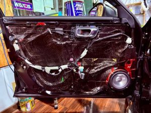 シビック　タイプr civic type r スピーカー交換　カーオーディオ　音質　向上　改善　ツイーター　デッドニング　dsp 車種別　専用　インナーバッフル　ツイーター埋め込み　スエード　アルカンターラ　内装　音調整　サウンドセッティング　Mercury Car Audio マーキュリー　m62 HOT WIRED ホットワイヤード　キッカー kicker