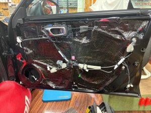 シビック　タイプr civic type r スピーカー交換　カーオーディオ　音質　向上　改善　ツイーター　デッドニング　dsp 車種別　専用　インナーバッフル　ツイーター埋め込み　スエード　アルカンターラ　内装　音調整　サウンドセッティング　Mercury Car Audio マーキュリー　m62 HOT WIRED ホットワイヤード　キッカー kicker