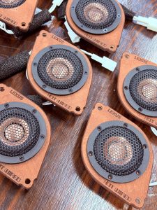 lexus rx lx ls nx lbx is gx rc lc mark levinson hot wired マークレビンソン　ホットワイヤード　スピーカー交換　スピーカー　アップグレード　ツイーター　ユニティ　unity　センタースピーカー　サブウーハー　ウーハー　低音　音質　通販　車種別　ロックフォード　オーディオサークル　Audiocircle kicker キッカー　2インチ ワイドレンジドライバー　8インチ　薄型　抵抗値　インピーダンス　アダプター　インナーバッフル　カーオーディオ　ロックフォード