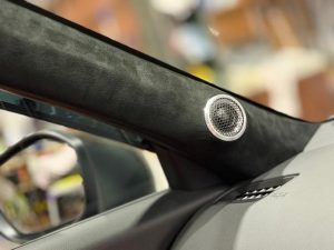 シビック　タイプr civic type r スピーカー交換　カーオーディオ　音質　向上　改善　ツイーター　デッドニング　dsp 車種別　専用　インナーバッフル　ツイーター埋め込み　スエード　アルカンターラ　内装　音調整　サウンドセッティング　Mercury Car Audio マーキュリー　m62 HOT WIRED ホットワイヤード　キッカー kicker