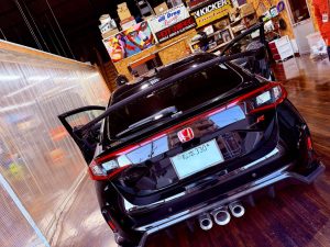 シビック　タイプr civic type r スピーカー交換　カーオーディオ　音質　向上　改善　ツイーター　デッドニング　dsp 車種別　専用　インナーバッフル　ツイーター埋め込み　スエード　アルカンターラ　内装　音調整　サウンドセッティング　Mercury Car Audio マーキュリー　m62 HOT WIRED ホットワイヤード　キッカー kicker
