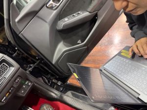 シビック　タイプr civic type r スピーカー交換　　ミューディメンション　680AMPV2 dsp 音調整　サウンドセッティング　チューニング　イコライザー　rta アナライザー　フェーズ　位相　クロスオーバー　タイムアライメント　パソコン　持込　カーオーディオ　専門店　名古屋　愛知　emma ハイエンド　コンテスト　dimension 周波数カーオーディオ　音質　向上　改善　ツイーター　デッドニング　dsp 車種別　専用　インナーバッフル　ツイーター埋め込み　スエード　アルカンターラ　内装　音調整　サウンドセッティング　Mercury Car Audio マーキュリー　m62 HOT WIRED ホットワイヤード　キッカー kicker