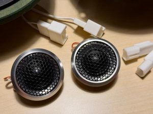 DIFENDER LAND ROVER ランドローバー　ディフェンダー　メリディアン　meridian スピーカー交換　ツイーター　ウーハー　音質　カーオーディオ　通販　車種別　プラグアンドプレイ　2インチ ワイドレンジドライバー　Mercury Car Audio Audible Physics Audiocircle HOT WIRED 通販　業販