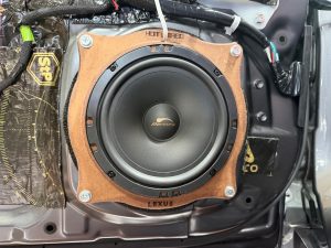 LEXUS IS IS300 IS500 レクサス　純正　Mark Levinson マークレビンソン　マクレビ　スピーカー交換　ツイーター　ウーハー　サブウーハー　サラウンド　センタースピーカー　unity ユニティ　ワイドレンジ　ワイドディスパージョン　インパネ　スピーカー　ダッシュ　サラウンド　8インチ　2インチ ワイドレンジドライバー　HOT WIRED ホットワイヤード　通販　車種別　インピーダンス　フェーズ　プラグアンドプレイ　kicker bewith blam Audiocircle Mercury Car Audio デッドニング　音質　カーオーディオ　カーオーディオ専門店　改善　向上　スピーカー　