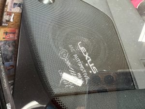 LEXUS IS IS300 IS500 レクサス　純正　Mark Levinson マークレビンソン　マクレビ　スピーカー交換　ツイーター　ウーハー　サブウーハー　サラウンド　センタースピーカー　unity ユニティ　ワイドレンジ　ワイドディスパージョン　インパネ　スピーカー　ダッシュ　サラウンド　8インチ　2インチ ワイドレンジドライバー　HOT WIRED ホットワイヤード　通販　車種別　インピーダンス　フェーズ　プラグアンドプレイ　kicker bewith blam Audiocircle Mercury Car Audio デッドニング　音質　カーオーディオ　カーオーディオ専門店　改善　向上　スピーカー　