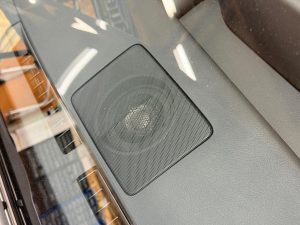 LEXUS IS IS300 IS500 レクサス　純正　Mark Levinson マークレビンソン　マクレビ　スピーカー交換　ツイーター　ウーハー　サブウーハー　サラウンド　センタースピーカー　unity ユニティ　ワイドレンジ　ワイドディスパージョン　インパネ　スピーカー　ダッシュ　サラウンド　8インチ　2インチ ワイドレンジドライバー　HOT WIRED ホットワイヤード　通販　車種別　インピーダンス　フェーズ　プラグアンドプレイ　kicker bewith blam Audiocircle Mercury Car Audio デッドニング　音質　カーオーディオ　カーオーディオ専門店　改善　向上　スピーカー　