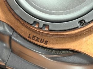 LEXUS IS IS300 IS500 レクサス　純正　Mark Levinson マークレビンソン　マクレビ　スピーカー交換　ツイーター　ウーハー　サブウーハー　サラウンド　センタースピーカー　unity ユニティ　ワイドレンジ　ワイドディスパージョン　インパネ　スピーカー　ダッシュ　サラウンド　8インチ　2インチ ワイドレンジドライバー　HOT WIRED ホットワイヤード　通販　車種別　インピーダンス　フェーズ　プラグアンドプレイ　kicker bewith blam Audiocircle Mercury Car Audio デッドニング　音質　カーオーディオ　カーオーディオ専門店　改善　向上　スピーカー　