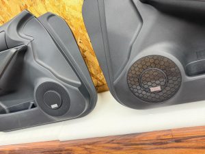 LEXUS IS IS300 IS500 レクサス　純正　Mark Levinson マークレビンソン　マクレビ　スピーカー交換　ツイーター　ウーハー　サブウーハー　サラウンド　センタースピーカー　unity ユニティ　ワイドレンジ　ワイドディスパージョン　インパネ　スピーカー　ダッシュ　サラウンド　8インチ　2インチ ワイドレンジドライバー　HOT WIRED ホットワイヤード　通販　車種別　インピーダンス　フェーズ　プラグアンドプレイ　kicker bewith blam Audiocircle Mercury Car Audio デッドニング　音質　カーオーディオ　カーオーディオ専門店　改善　向上　スピーカー　